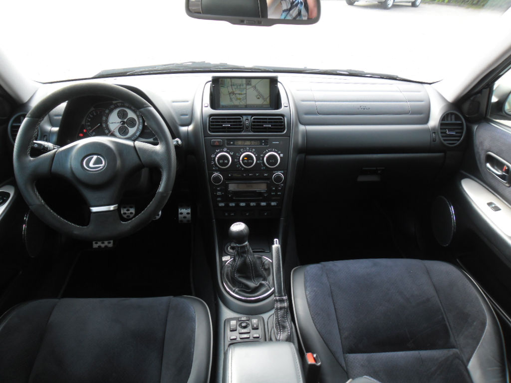 Left hand drive car LEXUS IS 200 (01/05/2004) - 